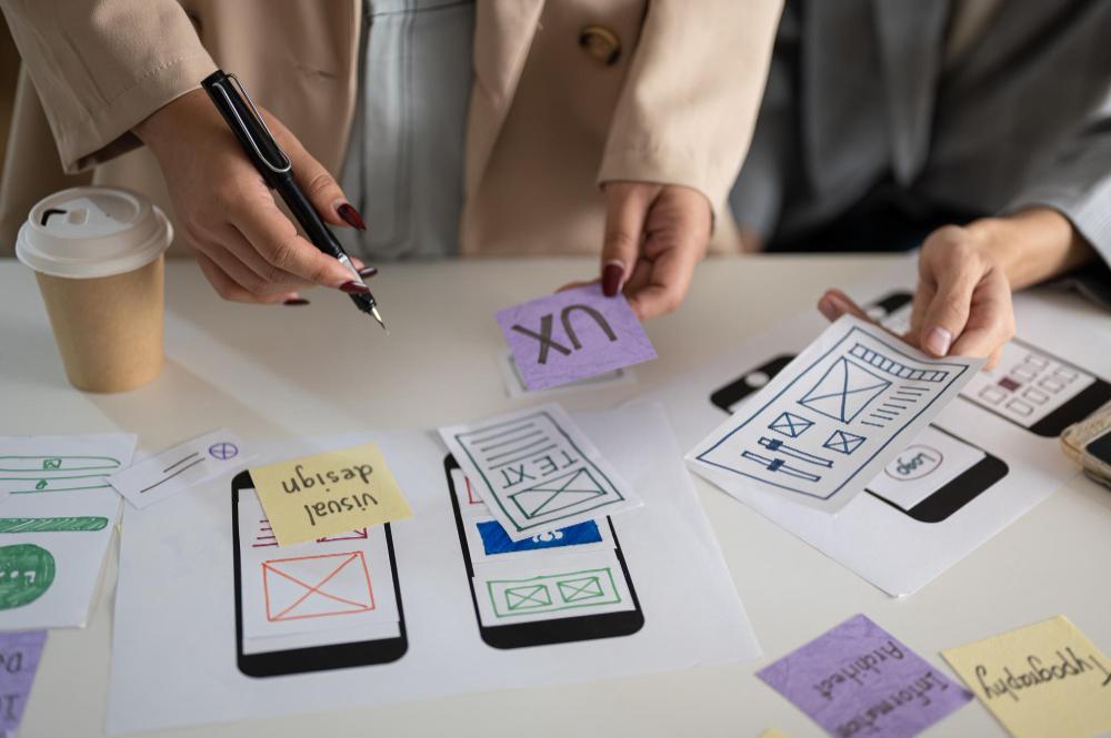 Diseño Gráfico Rendenu: Identidad Visual que Cautiva